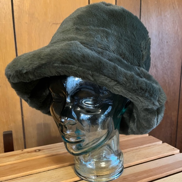 Olive Green Faux Fur Bucket Hat - Picture 4 of 16